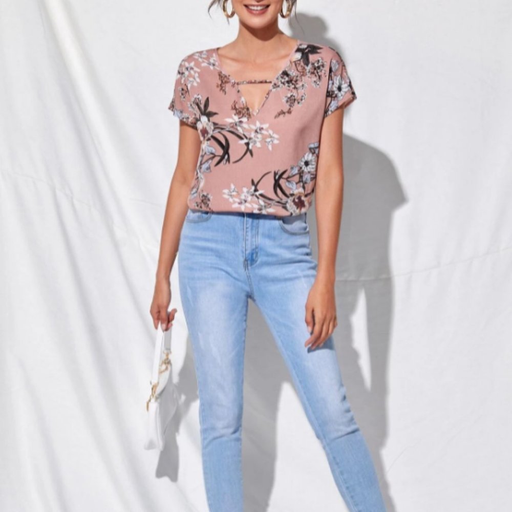 SHEIN Women's Cutout V-neck Floral Print T… - Picture 5 of 11